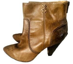 FRYE Regina Zip Ankle Booties NWOB Womens Wheat Brown Leather Size 9M / 39